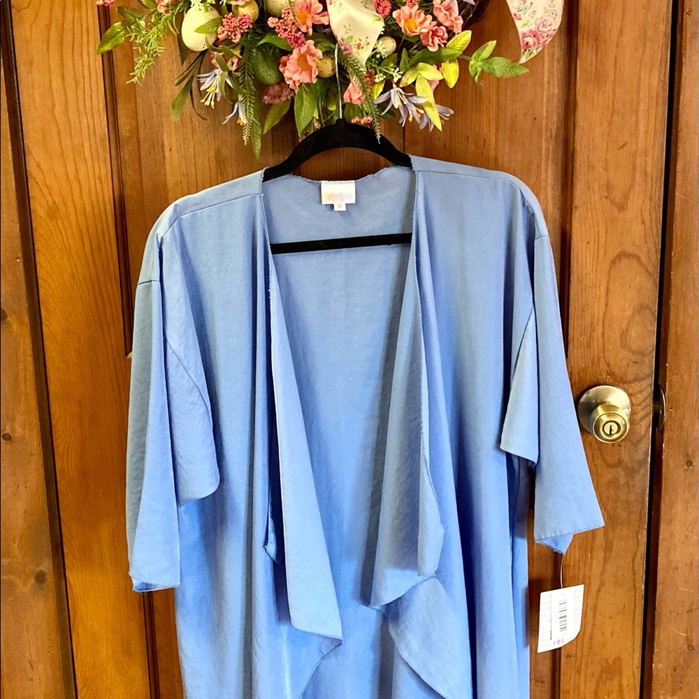 70% OFF!  NWT LulaRoe Shirley - M